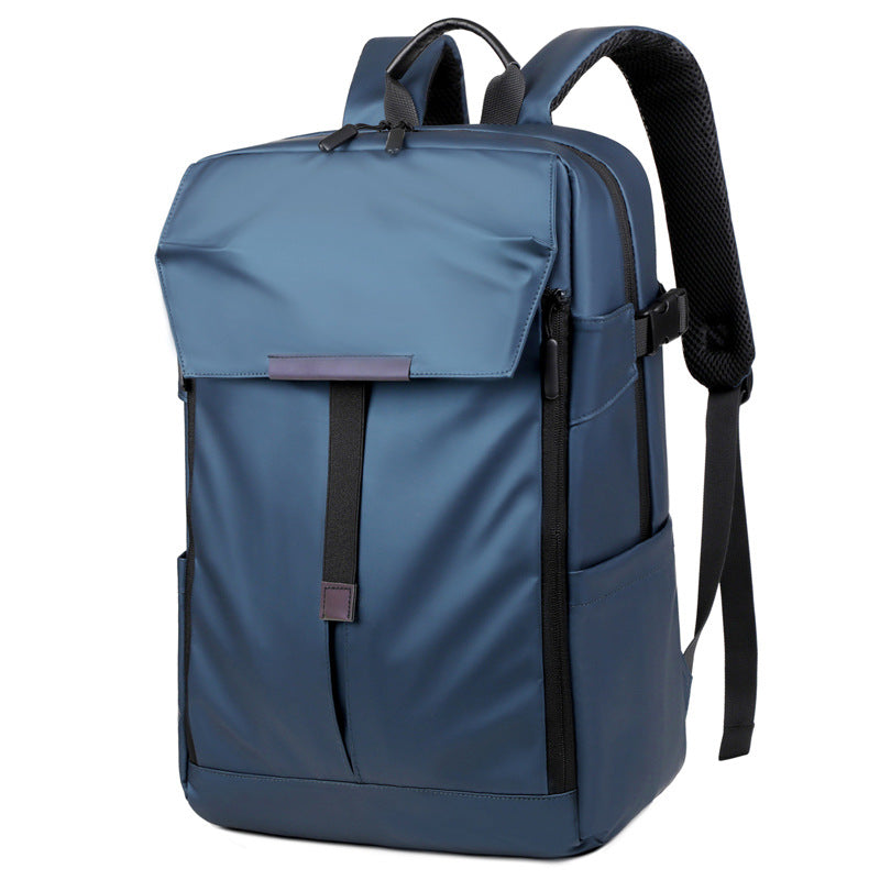 Backpack with Water-Repellent Properties From Bowlift