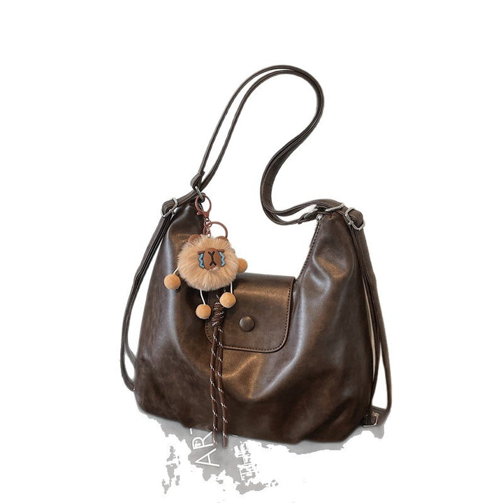 Modern shoulder bag with practical flap closure Bowlift