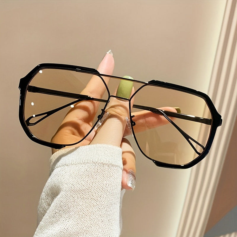 Women’s geometric sunglasses with special frame and UV protection Bowlift