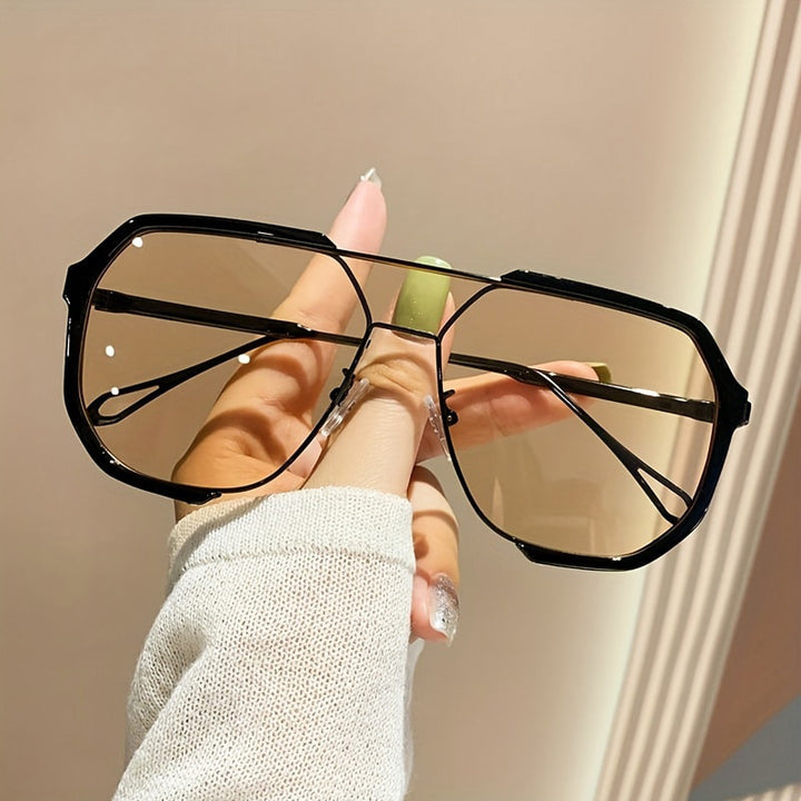 Women’s geometric sunglasses with special frame and UV protection Bowlift