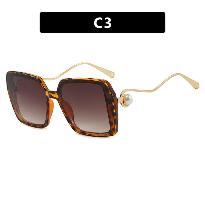 Women's fashionable square glasses with elegant metal frame and unique accents Bowlift