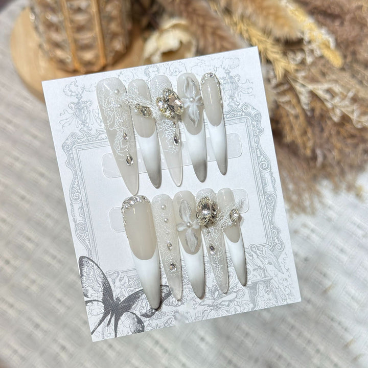 Decorative Stiletto Press-On Nail Art Set with Elegant Lace and Gemstone Accents Bowlift