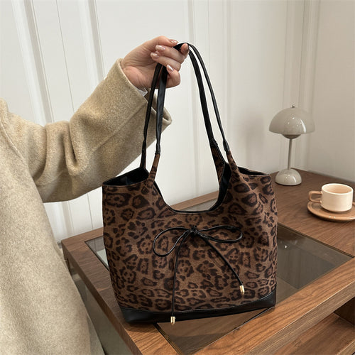Chic Leopard Print Tote