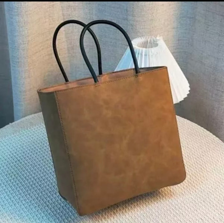 Elegant Handbag Bowlift