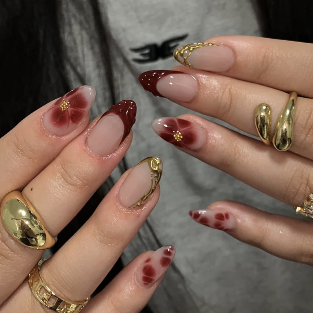 Acrylic nail set with glamorous golden accents Bowlift