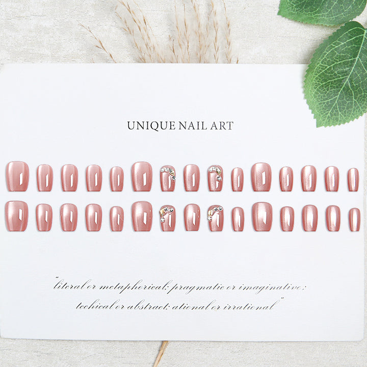 Glittering artificial nail tips with elegant details Bowlift