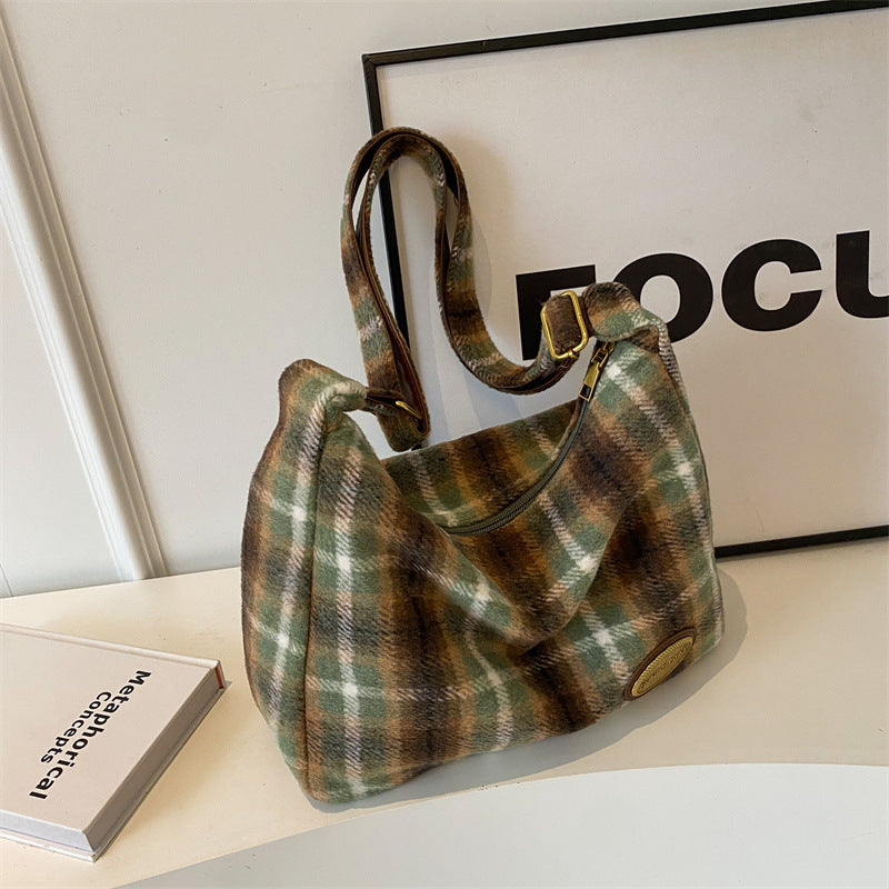 Cozy Plaid Shoulder Bag Bowlift