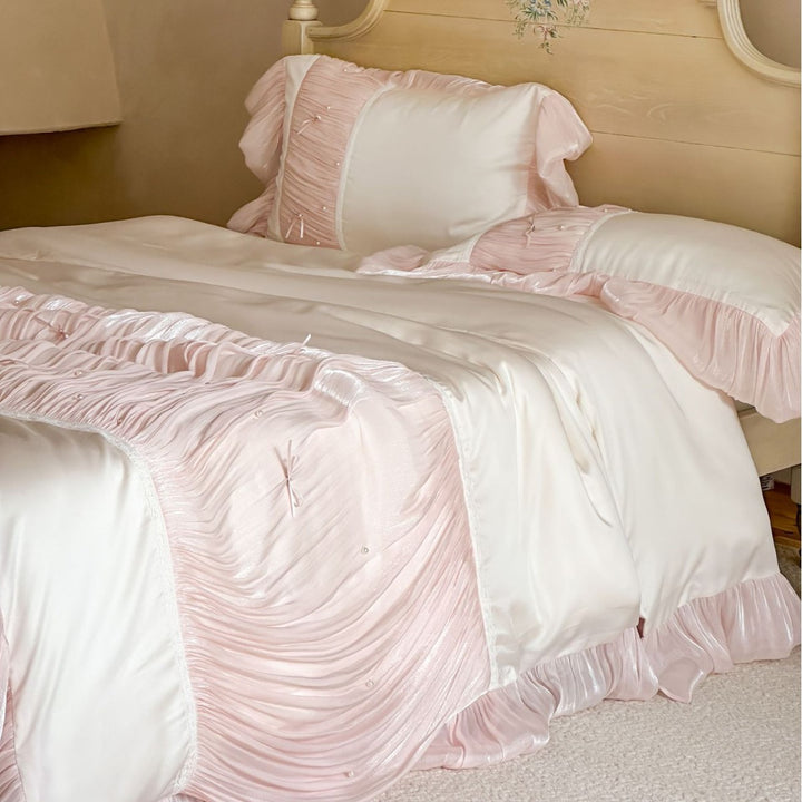 Luxurious Ruffled Bedding Set with Pleating and Pearl Detail Bowlift