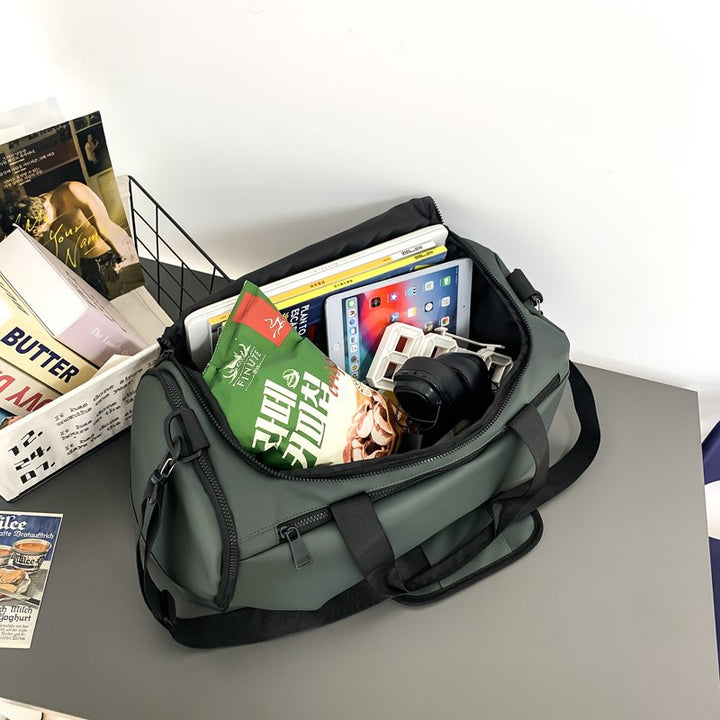 Men's sports bag with plenty of storage space and padded carrying handles Bowlift