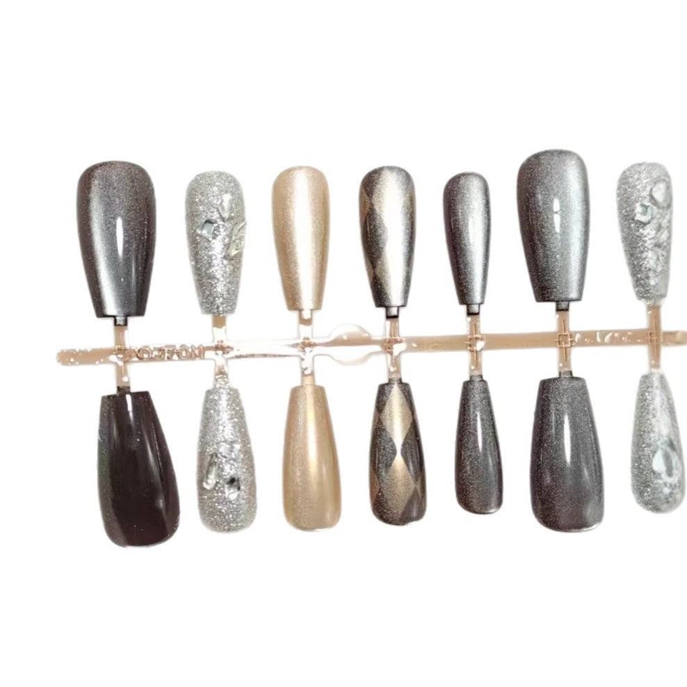 Artifical nails in elegant metallic look Bowlift