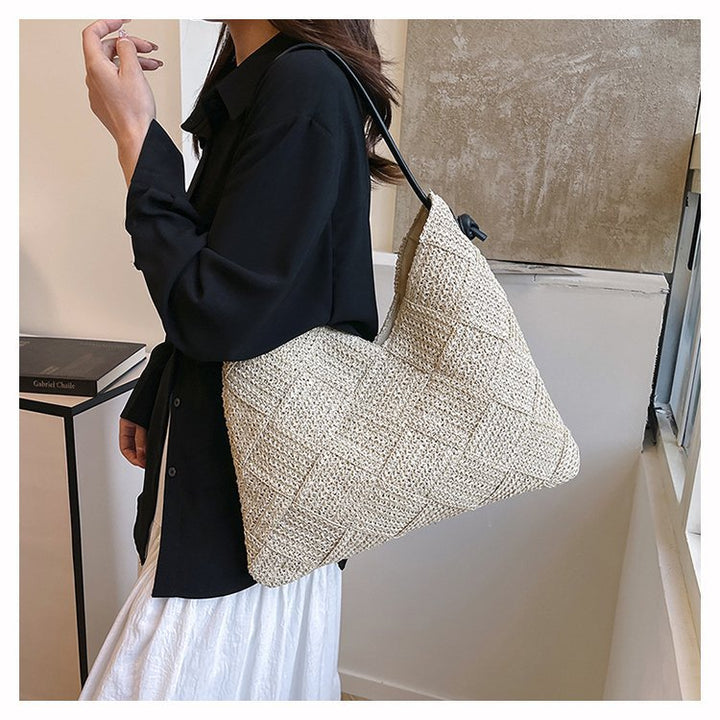 Creative and Sustainable Straw Bag Bowlift