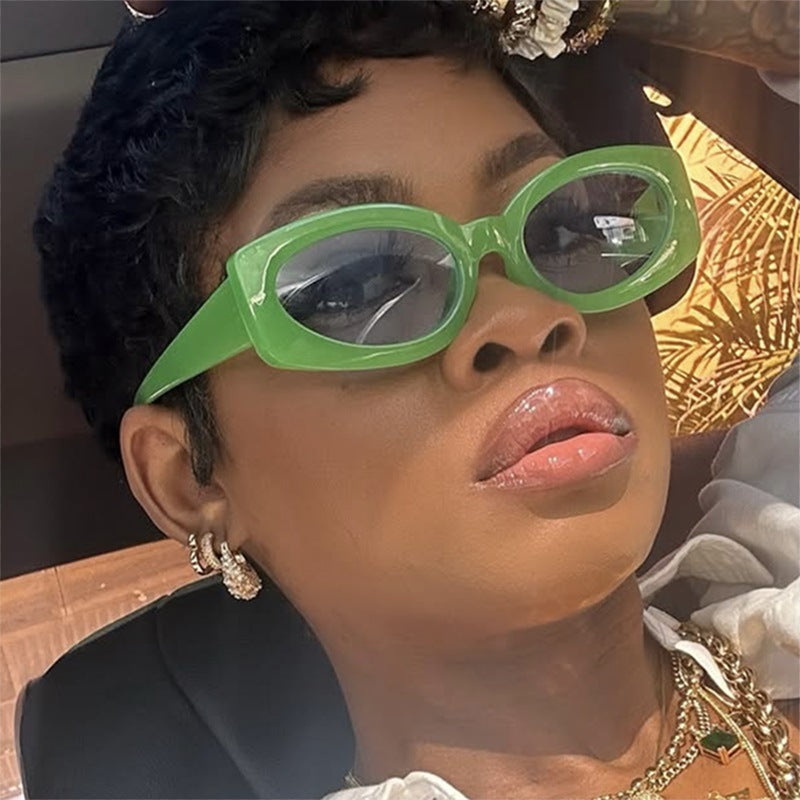 Ladies trendy sunglasses with unique, curved frame Bowlift