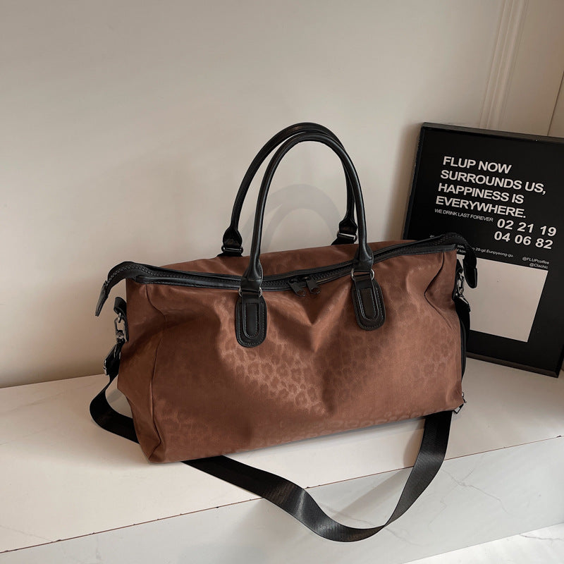 Elegant Travel Bag with Innovative Leopard Print Bowlift