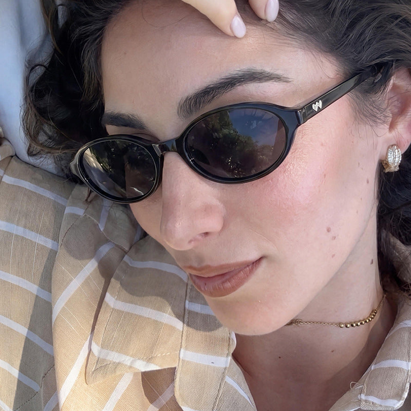 Women's fashionable sunglasses with oval frame and UV protection Bowlift