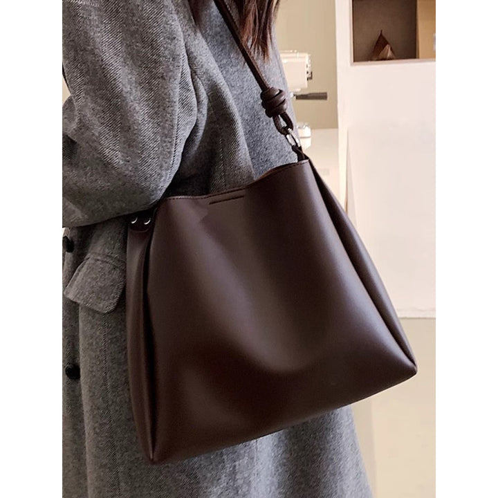 Sleek Minimalist Shoulder Bag Bowlift