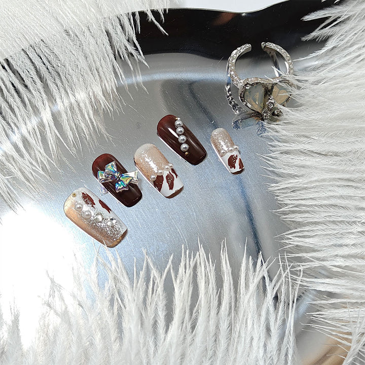 Artificial nails with glamorous 3D applications and glitter Bowlift