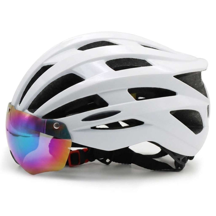 Road bike helmet with visor-friendly design and excellent ventilation Bowlift