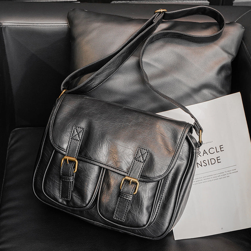 Stylish shoulder bag with practical outer pockets Bowlift