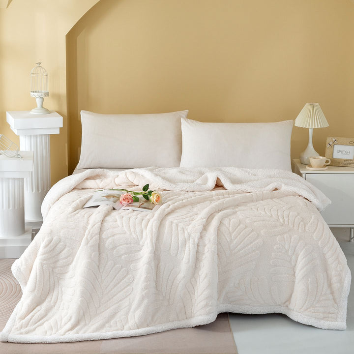 Cozy Fleece Throw Blanket Bowlift