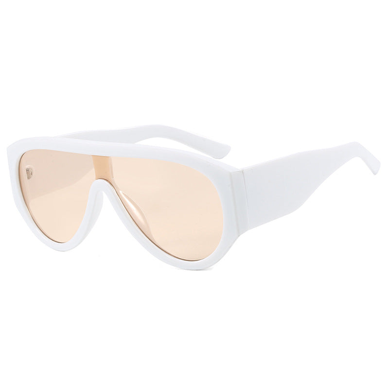 Women's fashionable privacy sunglasses with wide glamorous frame and UV protection Bowlift