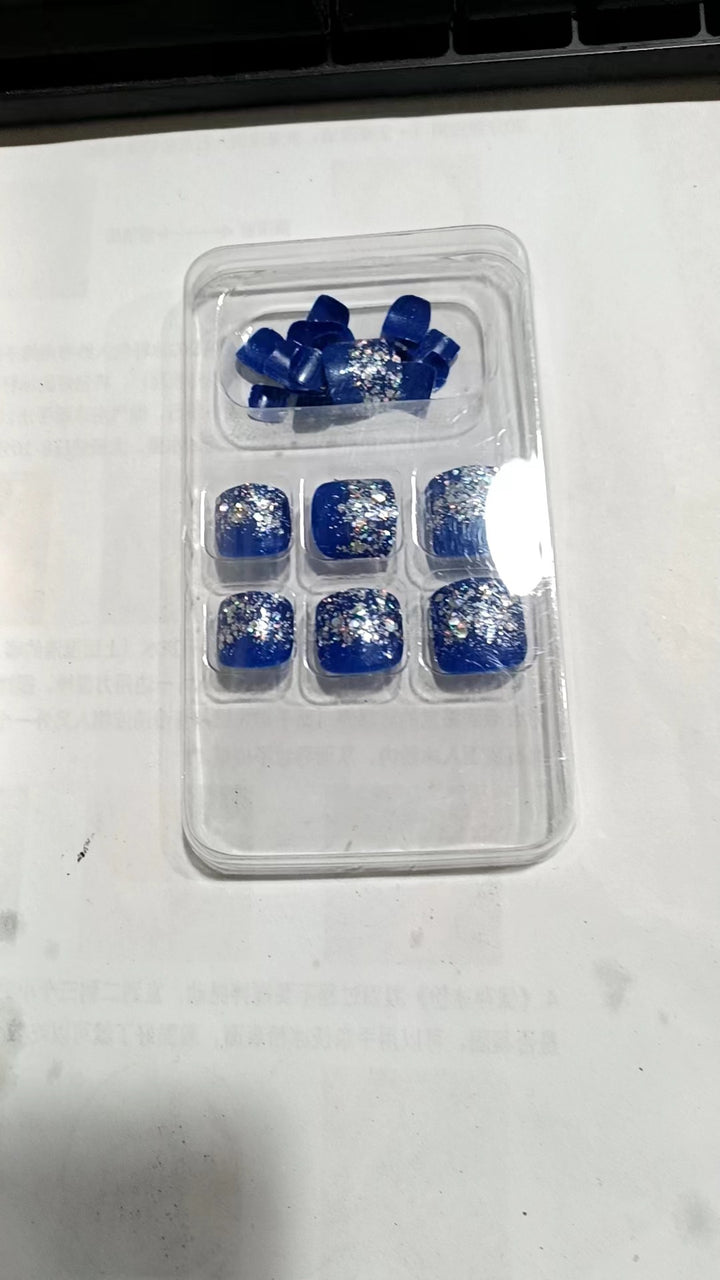 Glitter Accent Press-On Nail Set Bowlift