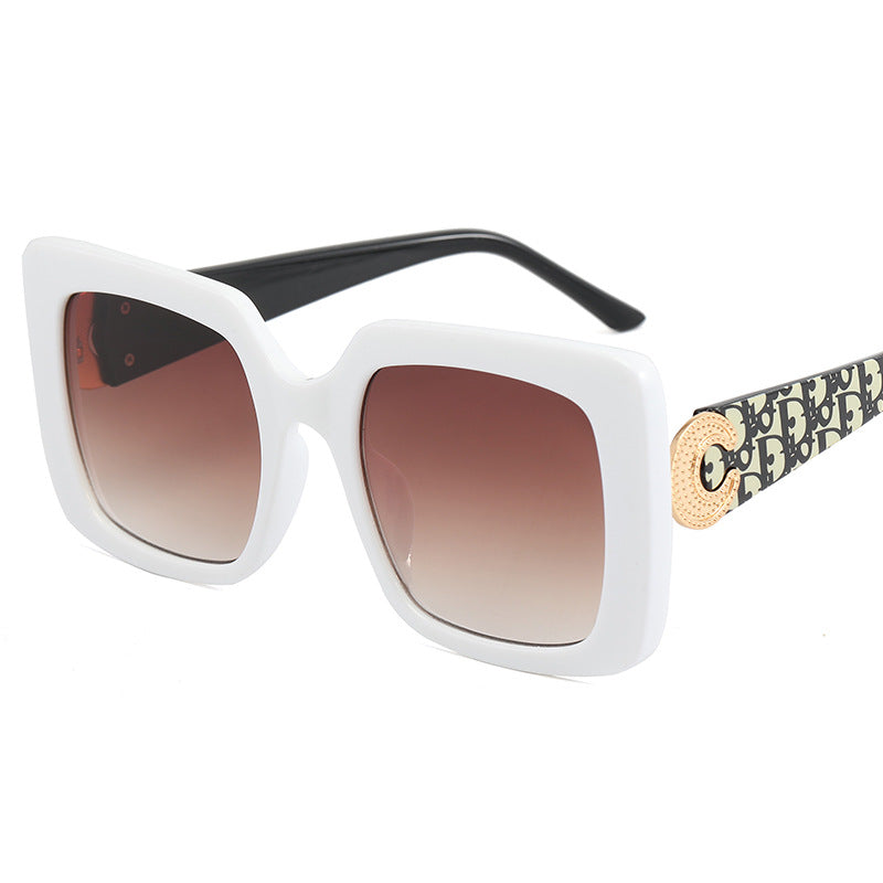 Women's fashionable sunglasses in modern square design Bowlift