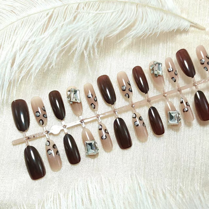 Artificial nails with elegant glamour accents Bowlift