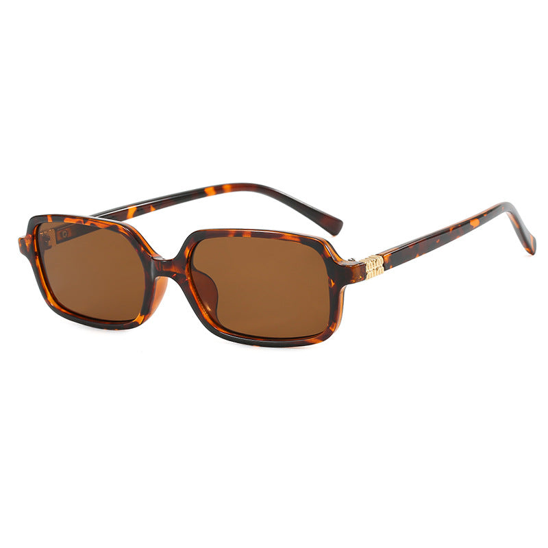 Ladies fashionable sunglasses with elegant plastic frame and elaborate design Bowlift