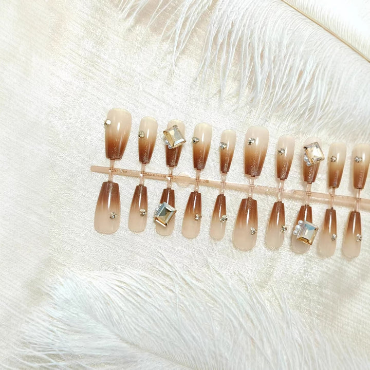 Artificial nails with glitter and ombre effect Bowlift
