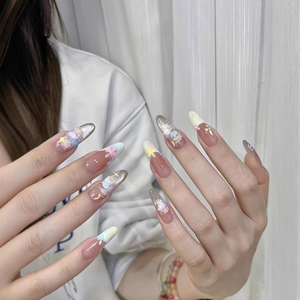 Artificial nails with elegant ombre effect and glitter coating Bowlift