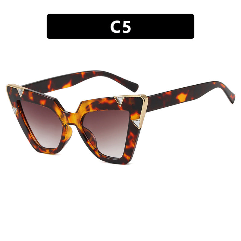 Women's Cat-Eye Sunglasses with Luxurious Design and Protective UV Filter Bowlift