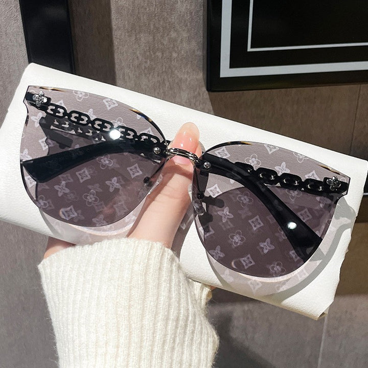 Women Cat-Eye Sunglasses with Luxurious Design and High-Quality UV Protection Bowlift