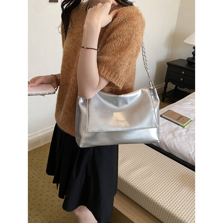 Chic Foldover Shoulder Bag Bowlift