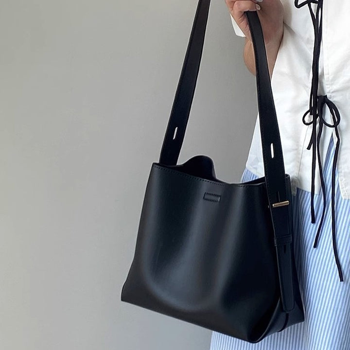Modern shoulder bag Bowlift