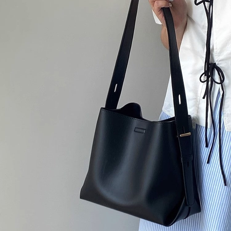 Fashionable everyday bag with adjustable shoulder strap Bowlift
