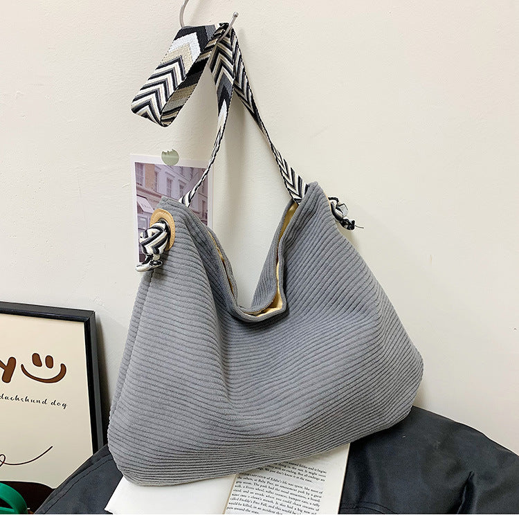 Casual shopper bag with fashionable shoulder strap Bowlift