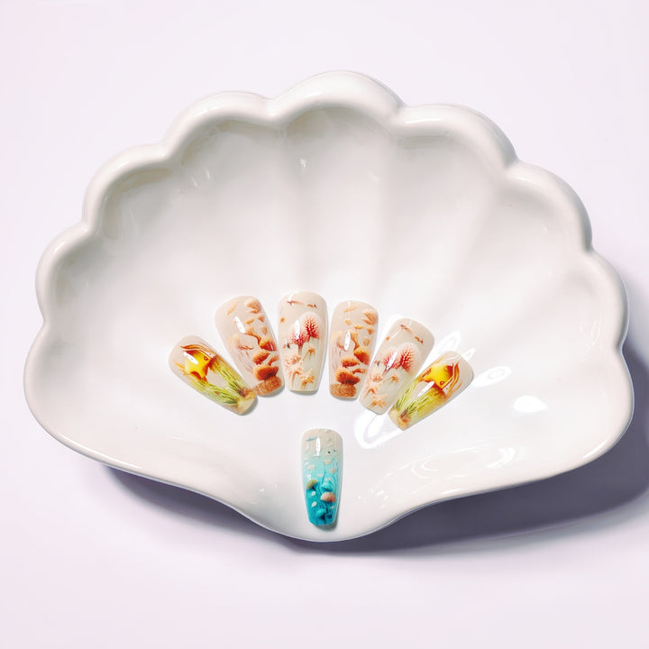 Artificial nails with maritime underwater motif Bowlift