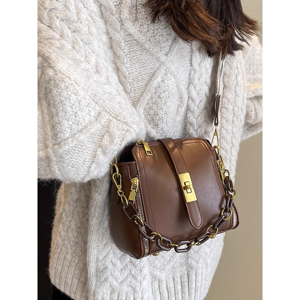 Chic Crossbody Handbag Bowlift