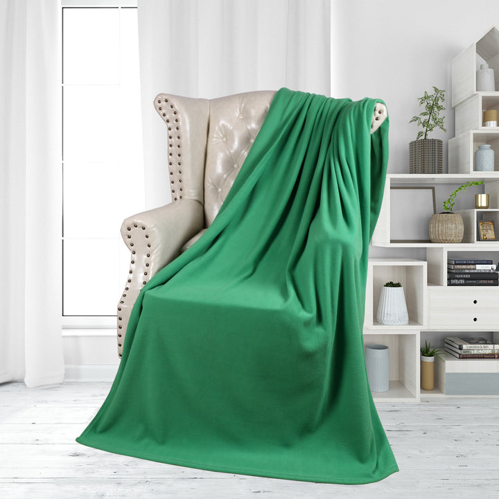 Ladies luxurious and cuddly living room blanket Bowlift