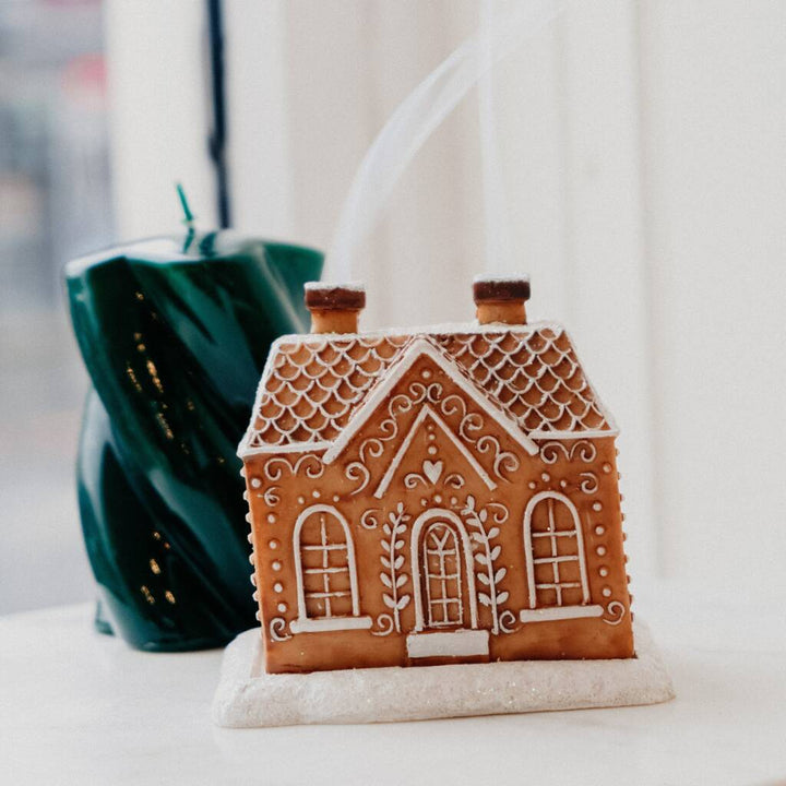 Decorative Gingerbread House Ceramic Incense Cone Holder With Removable Ash Tray And Snow-Texture Glaze