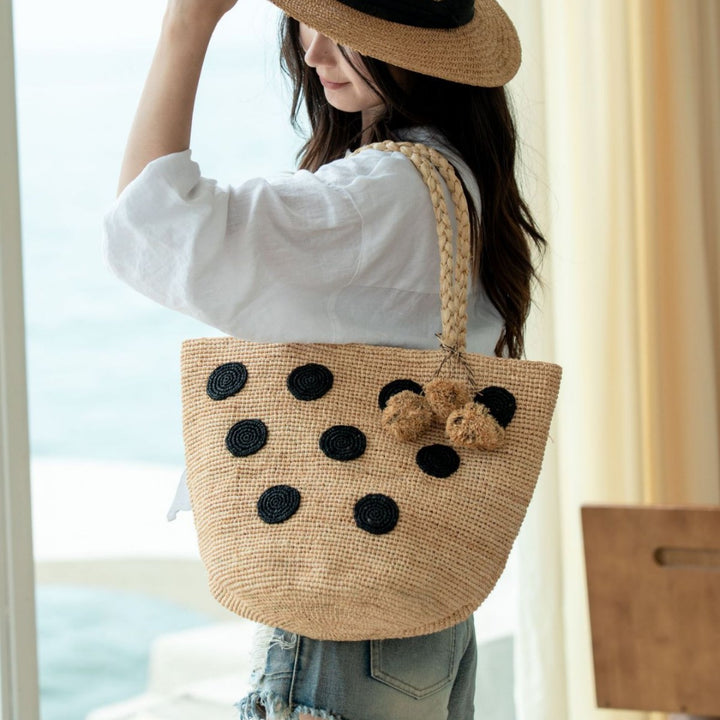 Braided beach bag with decorative 3D dot pattern Bowlift