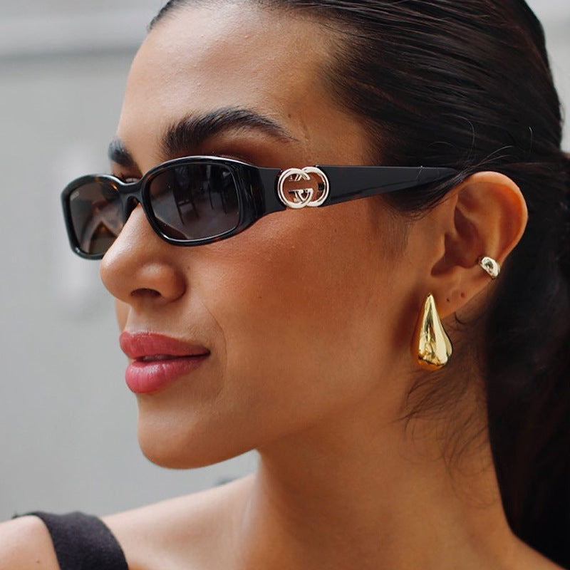 Women's fashionable cat-eye sunglasses with protective UV filter and luxurious accents Bowlift
