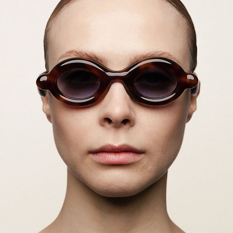 Women's sunglasses in trendy retro design with oval lenses Bowlift
