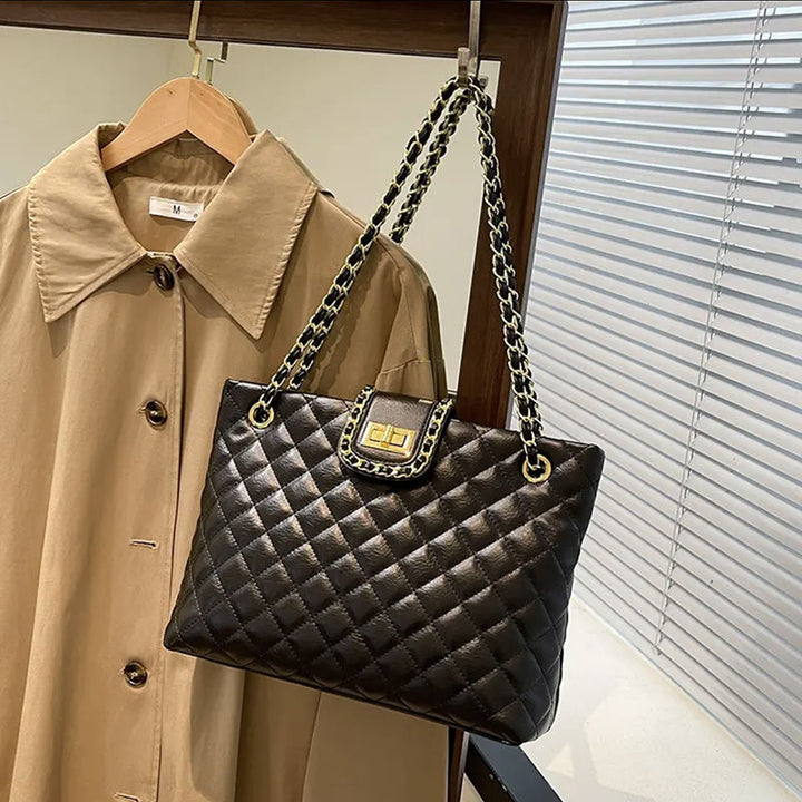 Quilted Elegance Handbag Bowlift