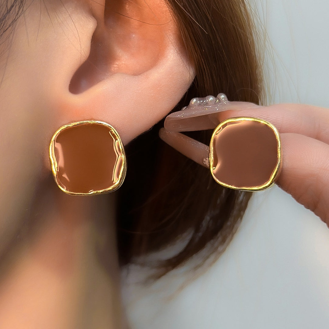 Stylish stud earrings Bowlift