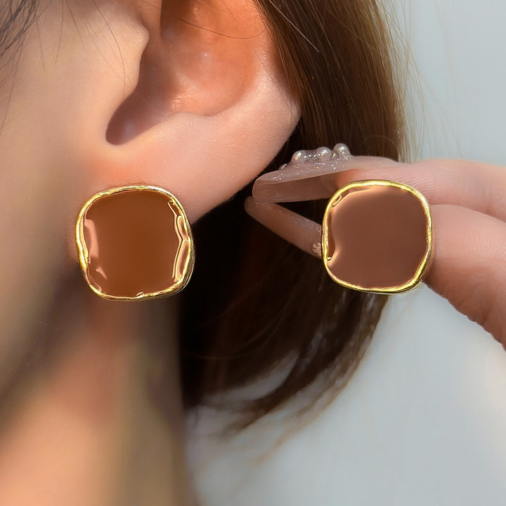Stylish stud earrings Bowlift