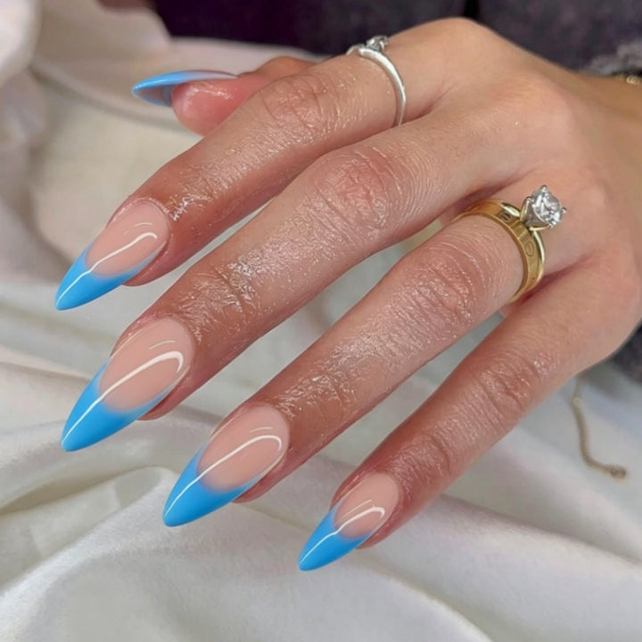 Artificial nails with elegant gradient color and lace design Bowlift