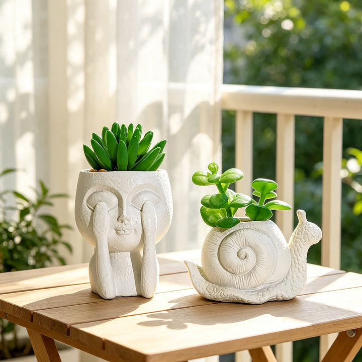 Plant pot with face motif Bowlift