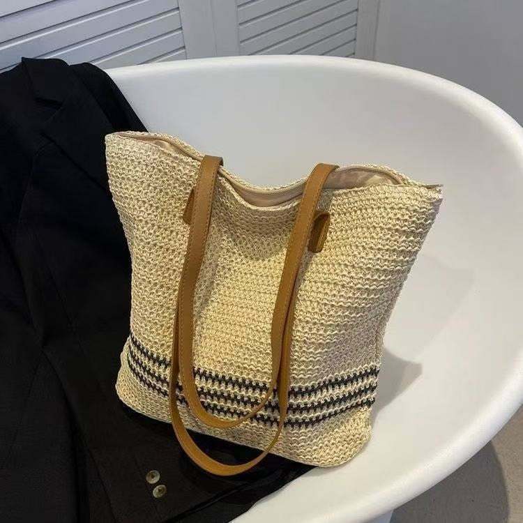 Oversized Beach Bag Made of Woven Material Bowlift