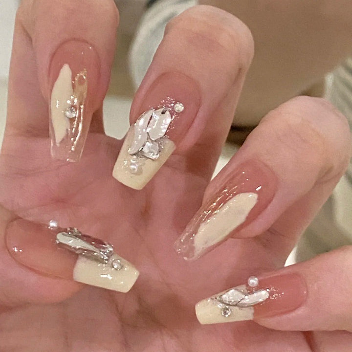 Artificial artificial nails with heart design Bowlift
